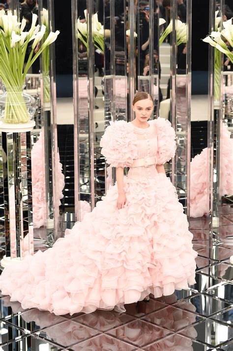 vestito cerimonia lungo chanel|Abiti da sposa Chanel: i modelli più iconici per .